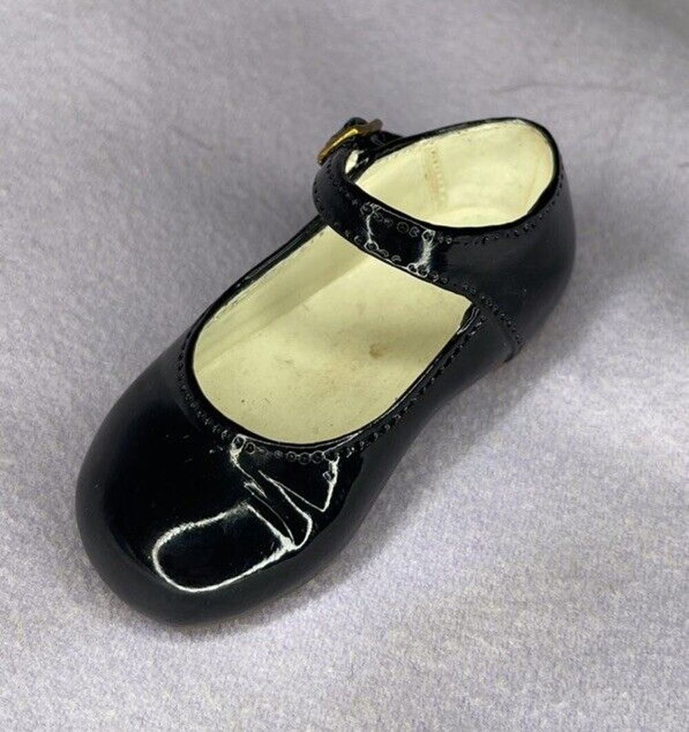 Just The Right Shoe By RAINE- Mary Jane 25131- Raine Drops 2001